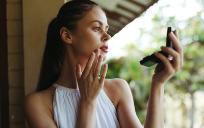 Cosmetic Trends to Watch in 2025: What’s In and What’s Out