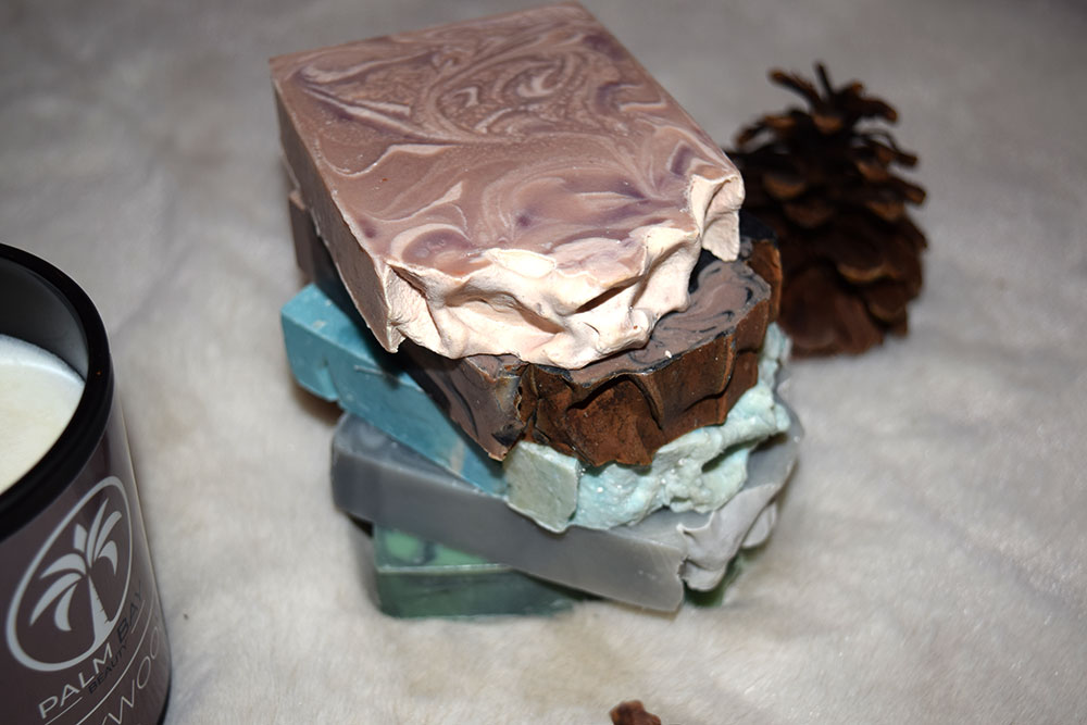 Découvrez l’ensemble ultime de soins : notre coffret spécial de 5 savons artisanaux